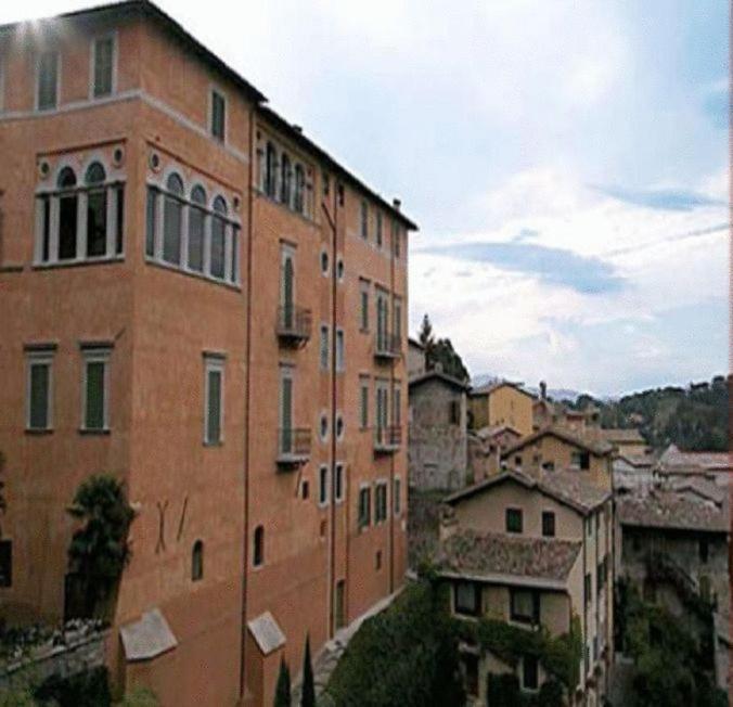 Palazzo Dragoni Hotel Spoleto Luaran gambar