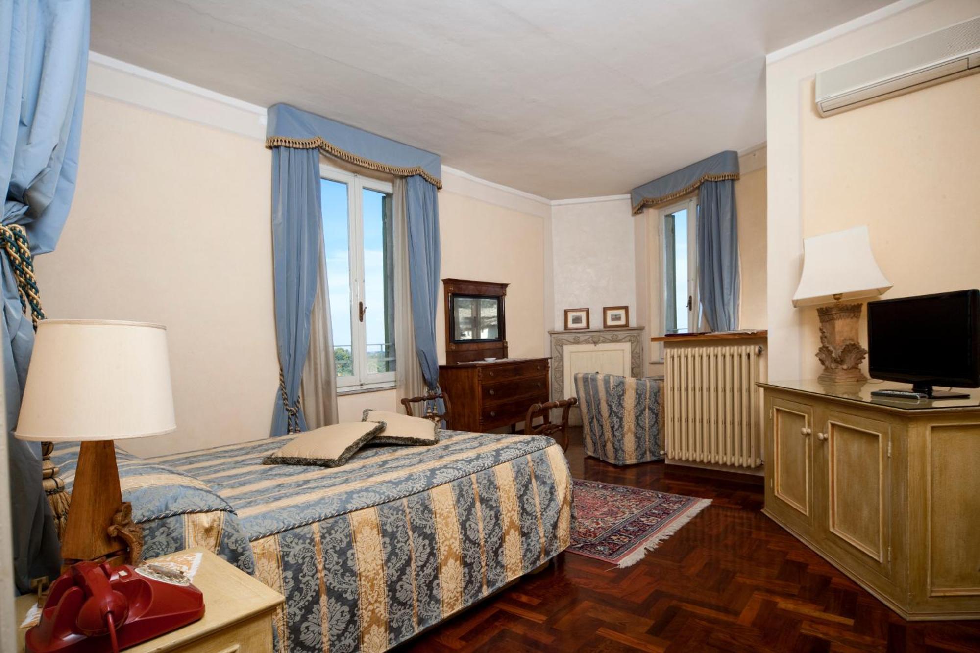 Palazzo Dragoni Hotel Spoleto Luaran gambar