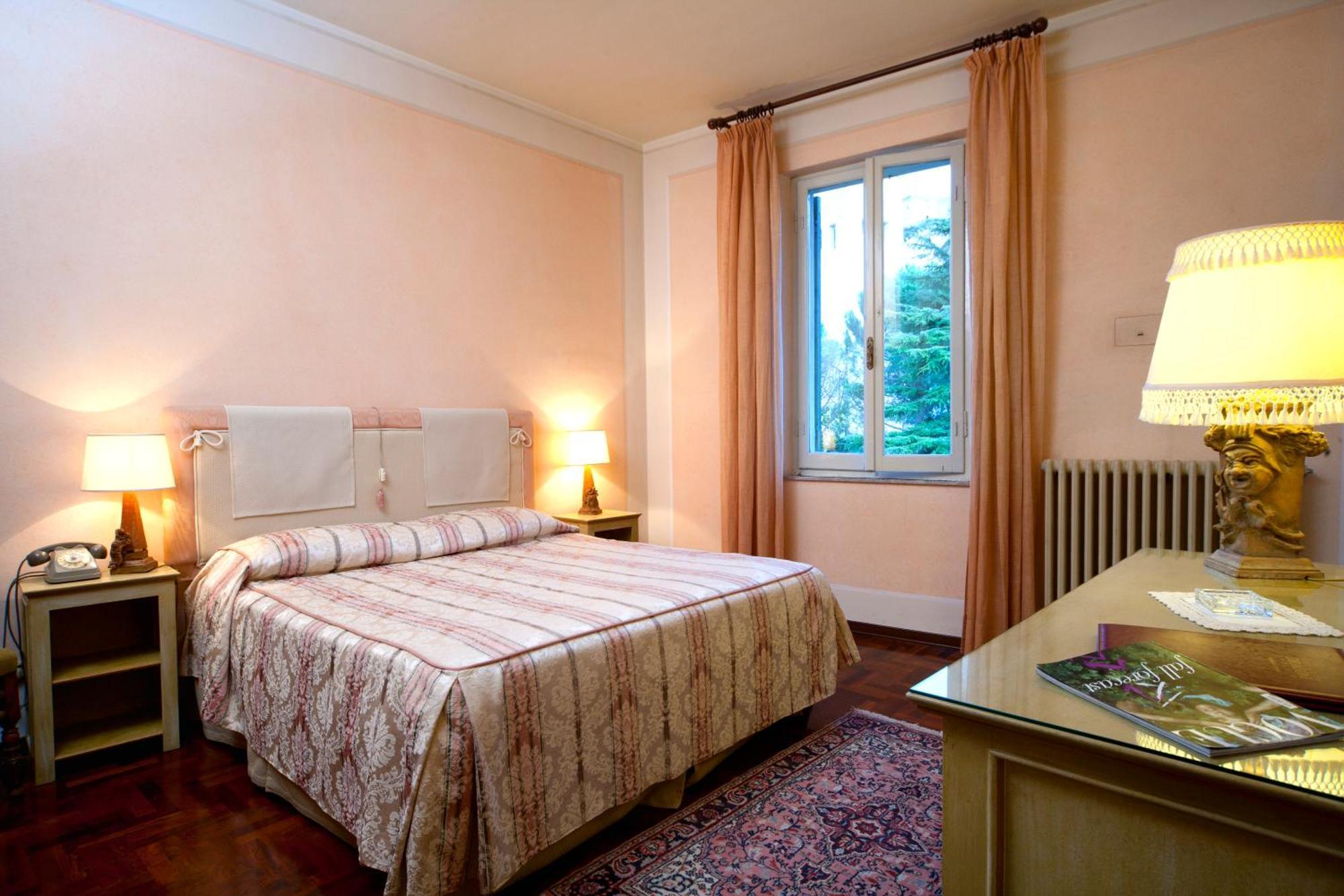 Palazzo Dragoni Hotel Spoleto Luaran gambar